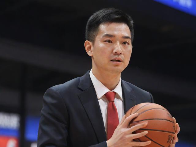 jiuyou.com_ 中国篮球国家队迎来明星新教练，战术面临革新，中国国家蓝球队教练