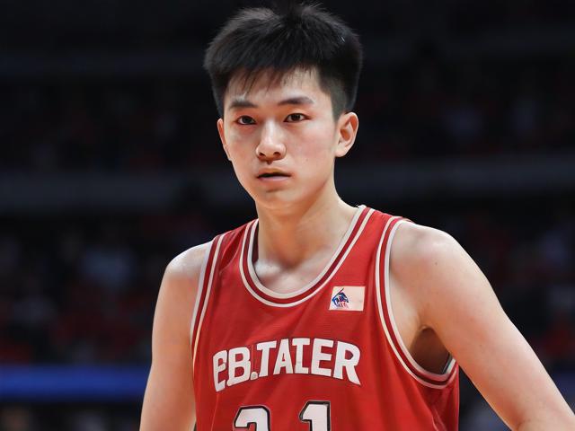 jiuyou.com_ 中国篮球新星崭露头角，年轻球员成为关注焦点，中国篮球运动员新星