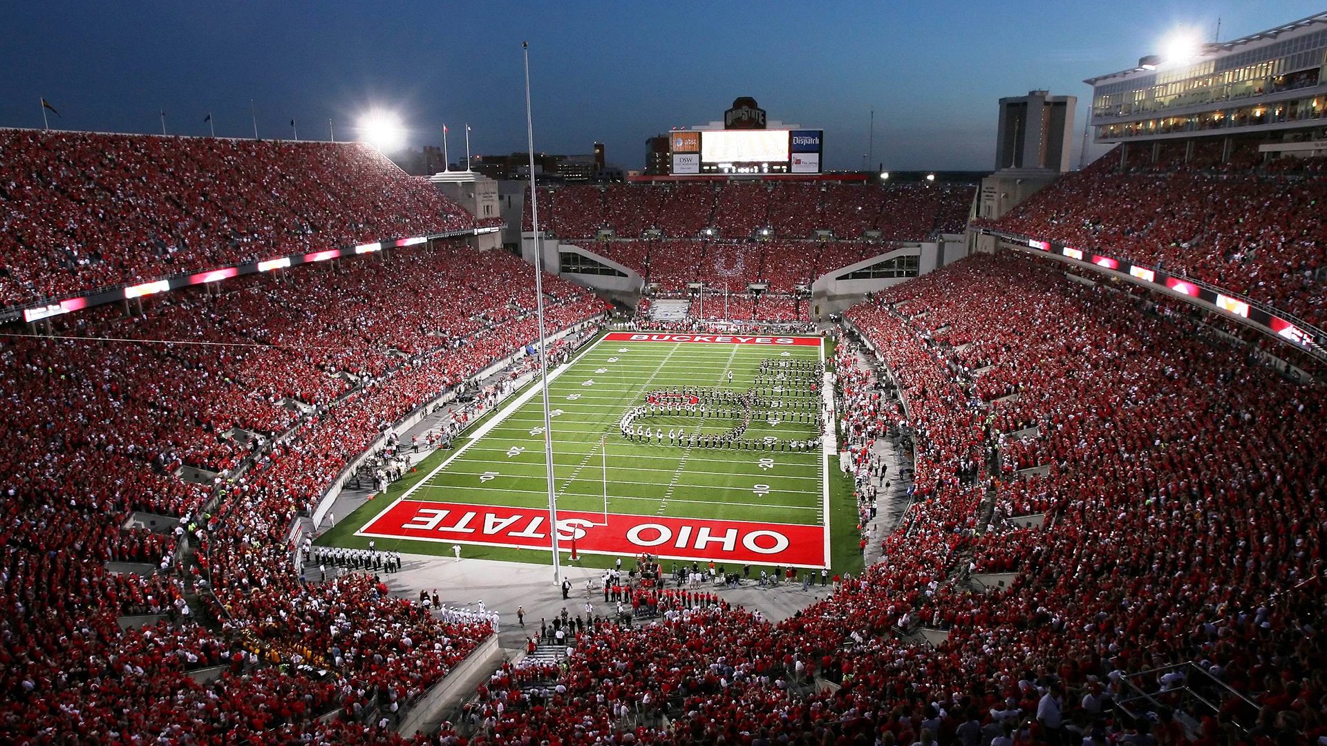 意大利骑手拉里萨·保利斯在2024年巴黎奥运会盛装舞步比赛中以“Luna”马匹获得第七名，展现出色表现。